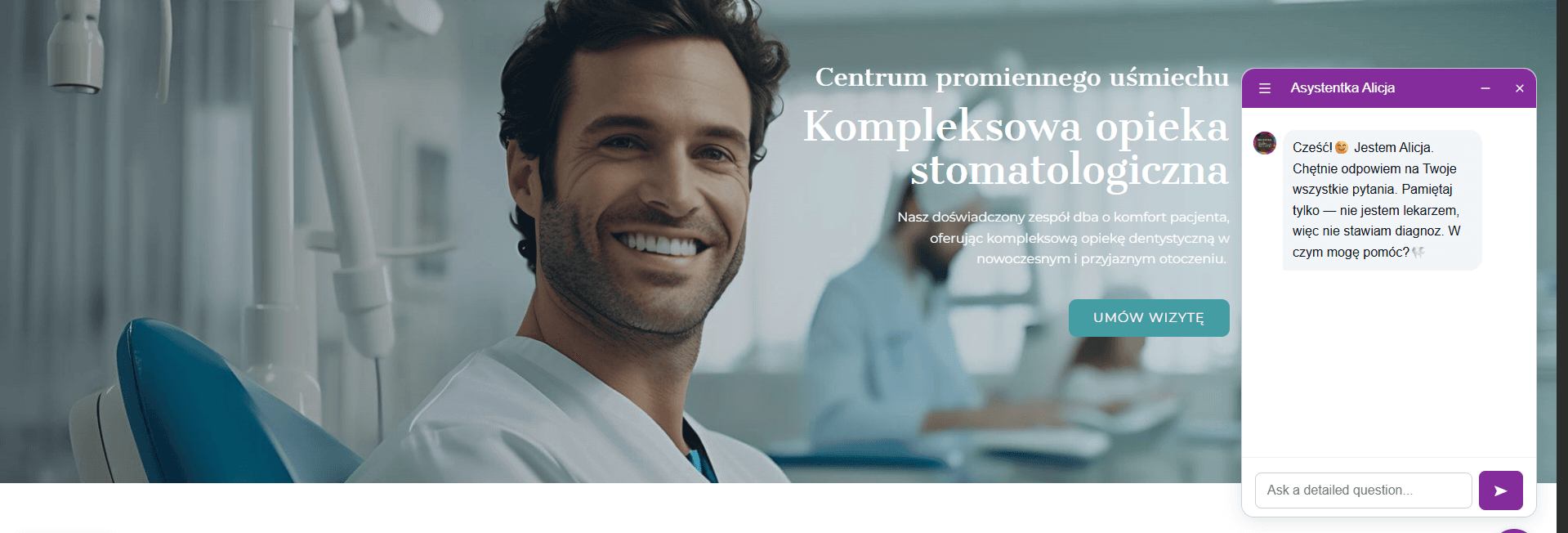 Smiling man with white teeth in a dental clinic with Polish text and chat widget.